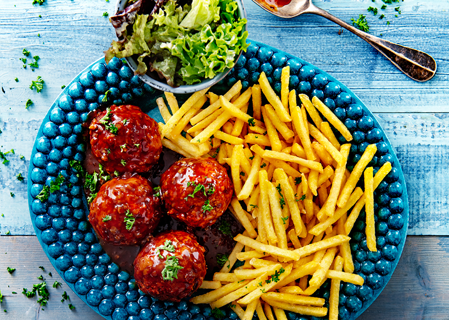 Luikse gehaktballen met fijne friet en salade